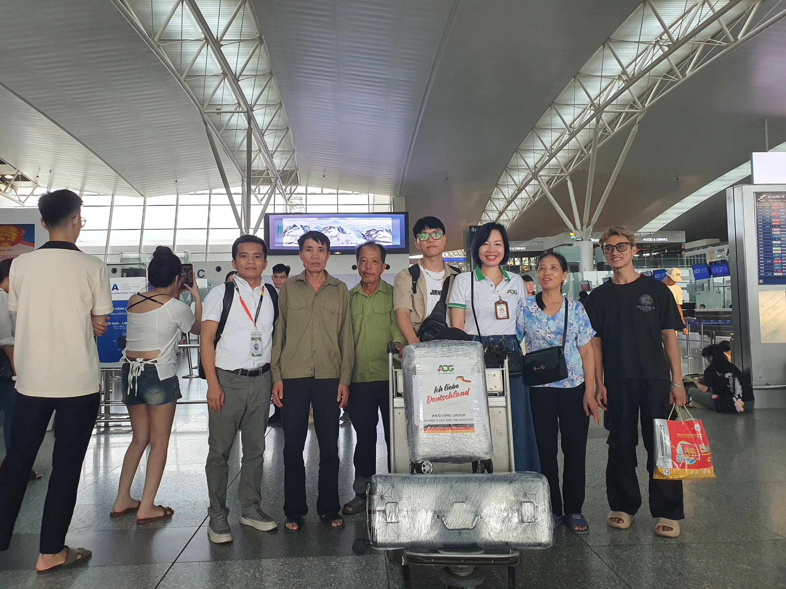 ADG chung vui cùng gia đình và các học viên trên hành trình chinh phục nước Đức.